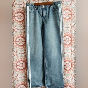 NWOT Cali Denim Jeans With Sassy Double Side Stripes With Bows 11/30
